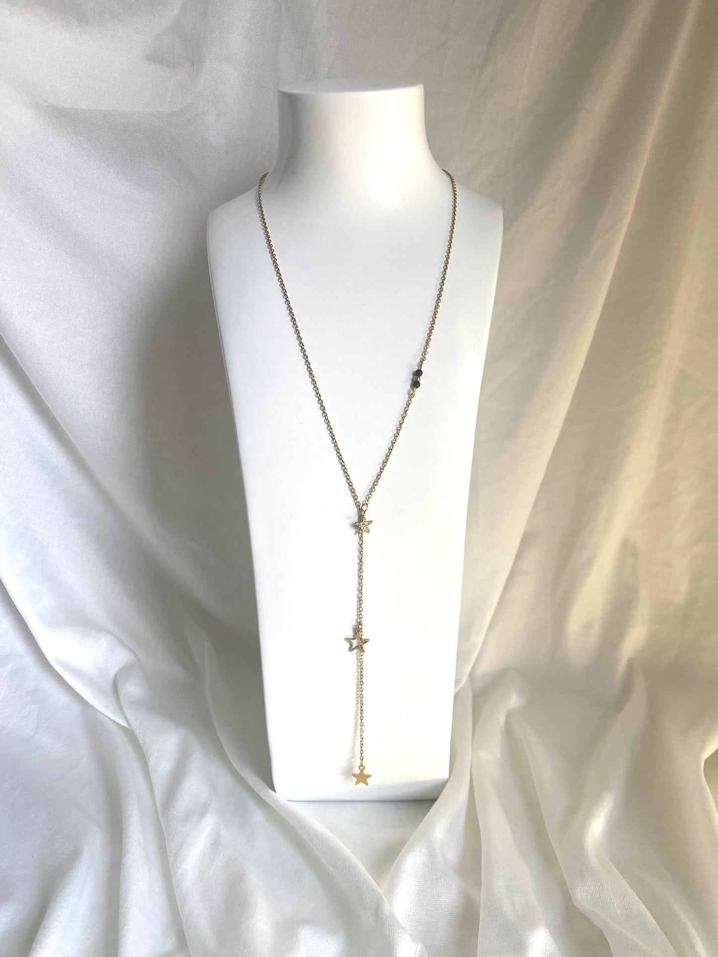 Collier cravate pluie d’étoiles